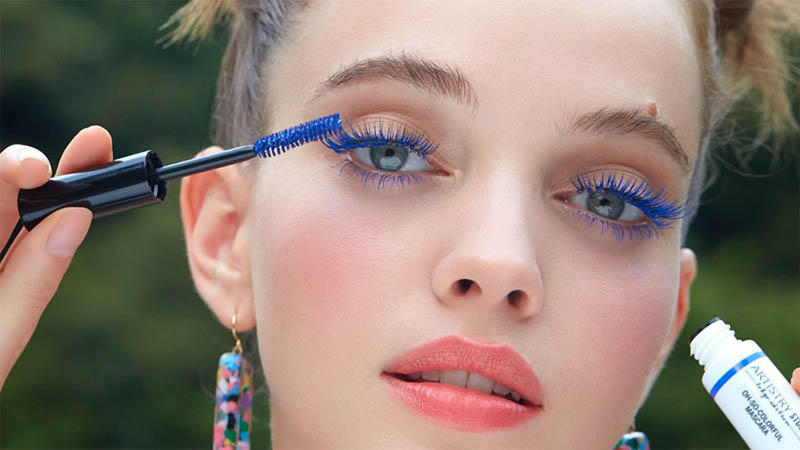 Mascara de couleur pour festivals