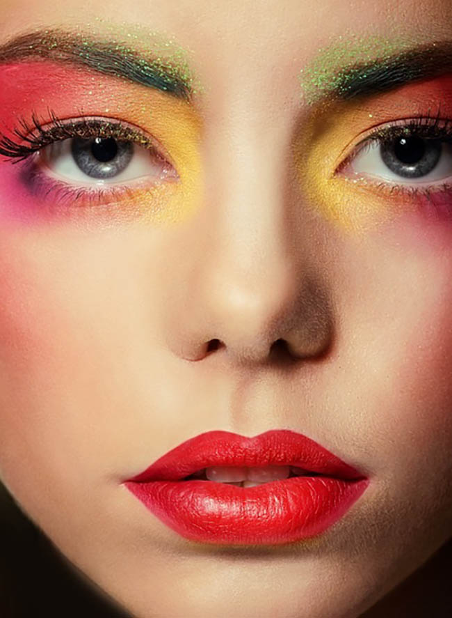 Maquillage de couleur pour festivals